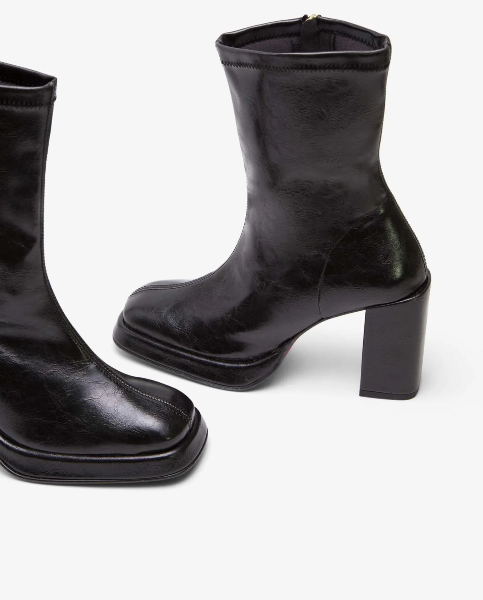 Botin Plataforma Tecnopiel Negro