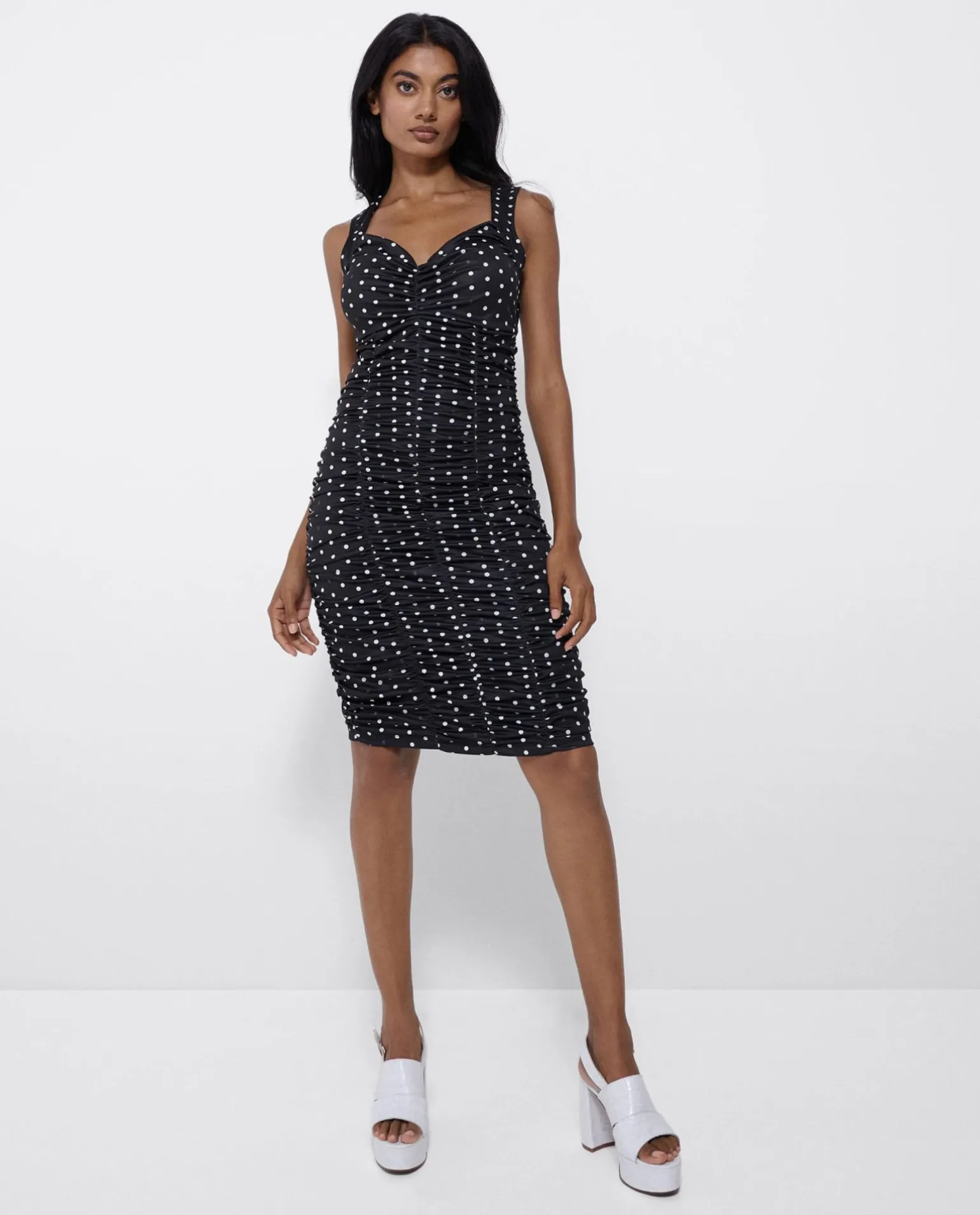 Vestido Ajustado Drapeado Punto Lunares Blanco Neg